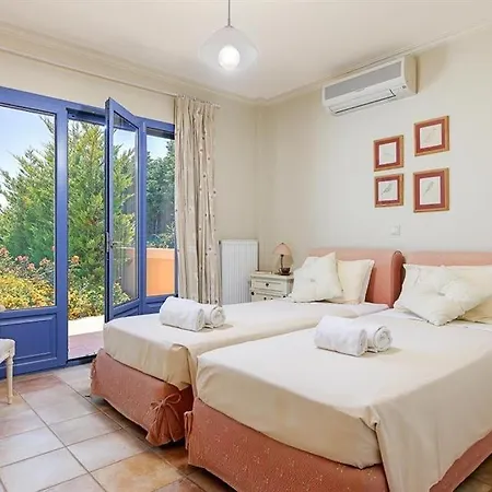 Sleeps 8 Pool Air Con Wifi 别墅